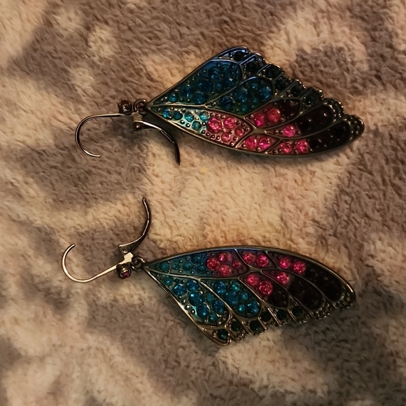 Betsy Johnson Earings - Picture 2 of 12
